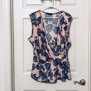 😎🌸SEXY!! 😉Draped front blouse